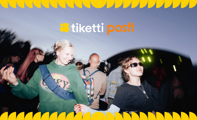 Tiketti ja OmaPosti logot tapahtumakuvassa