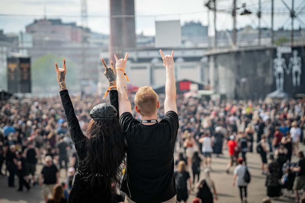 kaksi henkilöä tuska festivaalilla